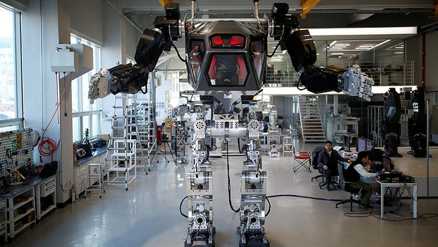 У Кореї створили гігантського робота вагою 1,5 тонни. Фотогалерея