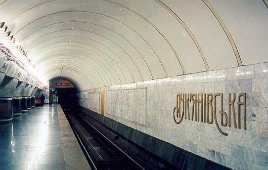 У Києві на станції метро «Лук’янівська» жінка намагалась вкоротити собі віку