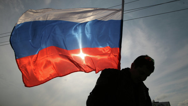 У Севастополі затримали чоловіка, який намагався спалити прапор РФ