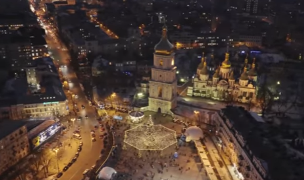 Різдвяний Київ з висоти пташиного польоту. Відео, що приголомшило соцмережі