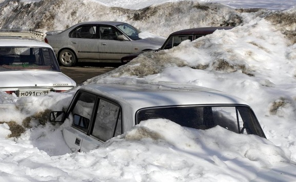 У Херсоні патрульні допомогли водіям вибратися із снігової пастки