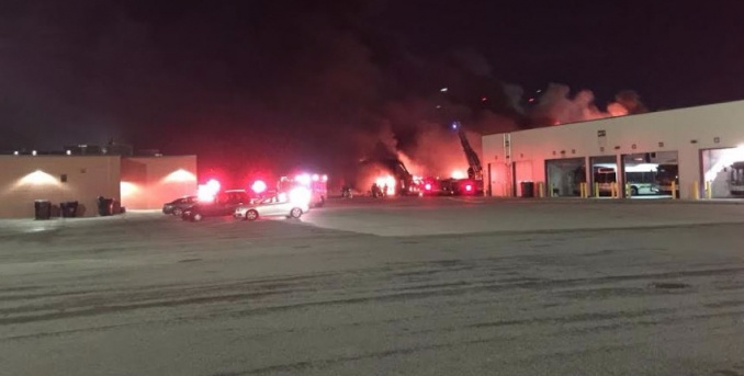 В американському Детройті на автовокзалі стався вибух: горять термінали та автобуси