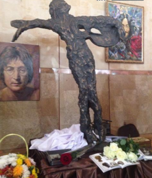 У Запоріжжі презентували пам’ятник Джону Леннону