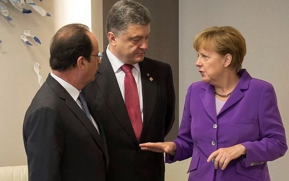 Порошенко обговорив із Меркель та Олландом виконання мінських угод