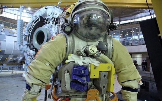 Росія не може відправити своїх астронавтів у космос через відсутність скафандрів