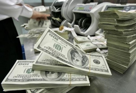 ЗМІ: українці вивели 11 млрд доларів із банківської системи за два роки
