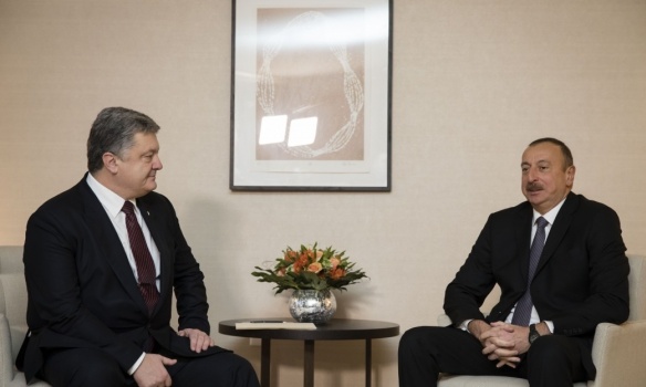 Порошенко у Давосі провів переговори з президентом Азербайджану