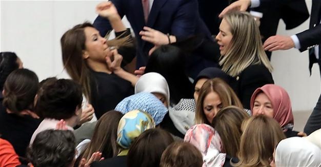 В турецькому парламенті побилися депутати: троє опинилися у лікарні