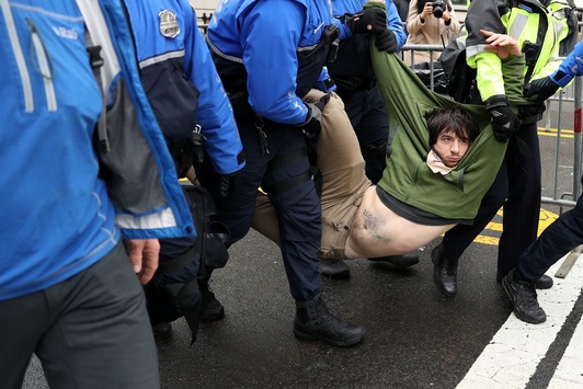 У Вашингтоні двоє поліцейських поранені в ході сутичок з протестувальниками 