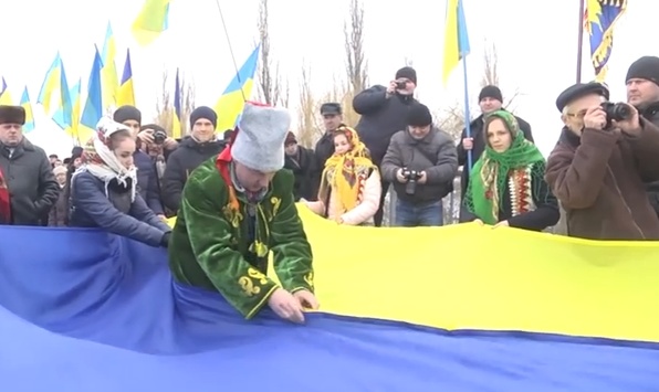 Як українці об'єднали всю країну живими ланцюгами