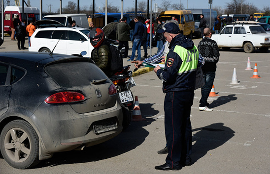 Окупанти у Севастополі влаштували  полювання на авто з українськими номерами
