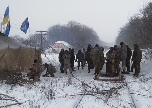 Активісти другий день блокують залізницю на Луганщині. Прокуратура відкрила провадження
