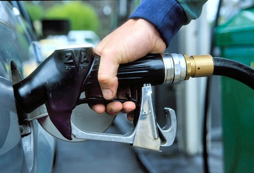 При стабільності поставок в Україні впало споживання бензину