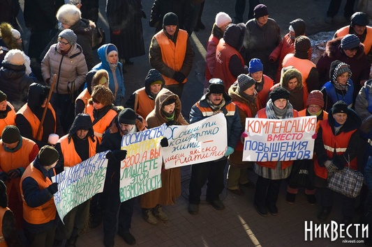 У Миколаєві комунальники вийшли під мерію, щоб підтримати підвищення тарифів