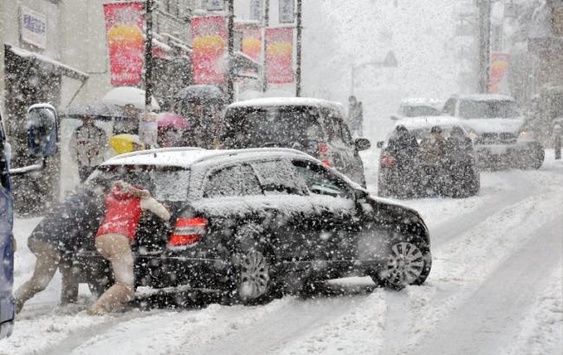 Снігопад у Києві: за півдня в місті сталося 80 аварій