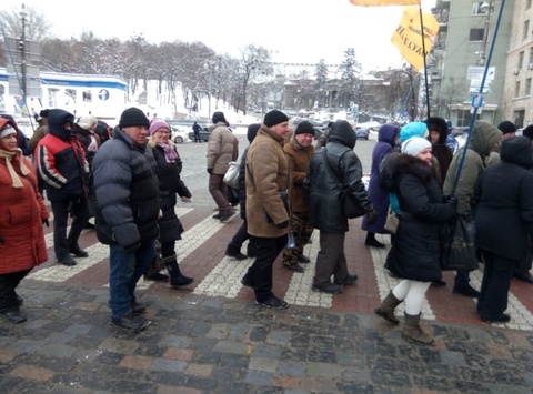 Вкладники банку «Михайлівський» перекрили вулицю у центрі Києва