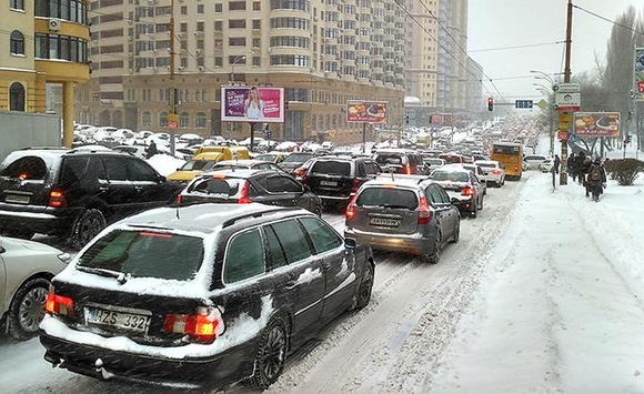 Ранкові затори на дорогах Києва досягли 7 балів
