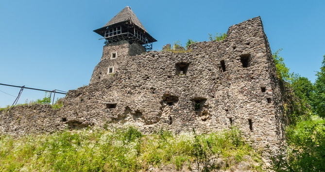 Руїни Невицького замку, які вражають своєю красою
