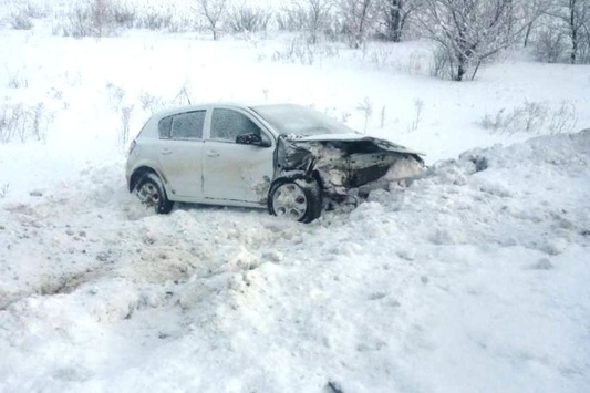 У Запорізькій області автівка виїхала у кювет і «пролетіла» 30 метрів