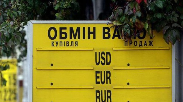 Курс долара в Україні знову зростає