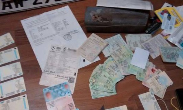 Правоохоронці на Одещині накрили банду, яка легалізувала крадені машини