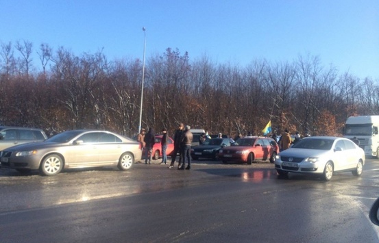 «Пересічники» Закарпаття блокують в'їзд транспорту на КПП «Ужгород»