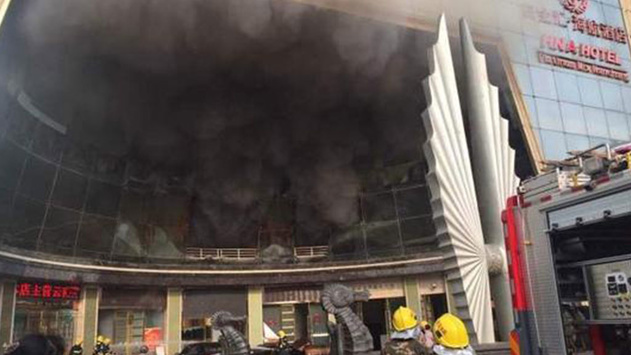 Внаслідок пожежі в китайському готелі загинуло щонайменше троє людей
