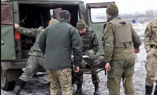 На Донбасі отримали поранення і травми 16 українських бійців