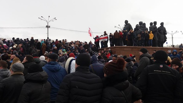 Масові мітинги у Білорусі: люди проти «декрету про тунеядство»