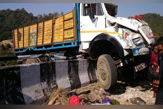 В Індії перекинулась вантажівка із людьми: 16 загиблих