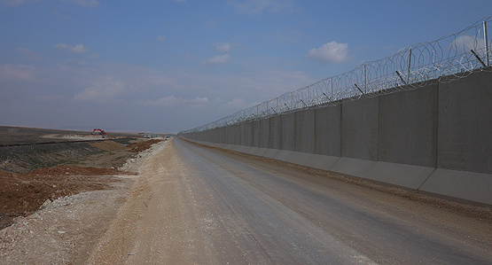 Туреччина побудувала вже півтисячі кілометрів стіни на кордоні з Сирією