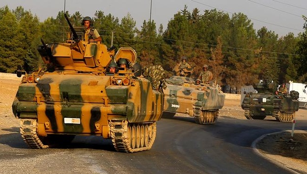 Туреччина стягує військову техніку до кордону із Сирією