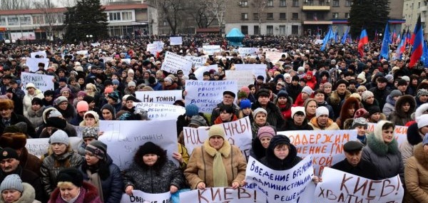 Бойовики «ДНР» зігнали на мітинг за «націоналізацію» українських підприємств понад 10 тис. людей