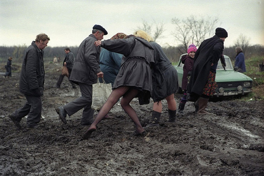 Безглузді люди. Моторошні фотографії Луганська 1990-х років