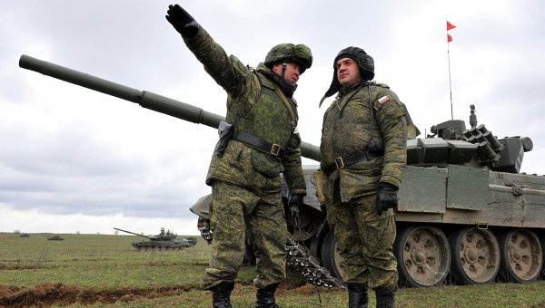Росія на кордоні з окупованим Кримом переміщає техніку та авіацію