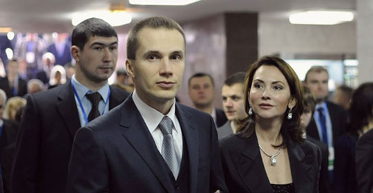 Суд зняв арешт з 312 млн. грн сина Януковича, які лежали у банку Порошенка