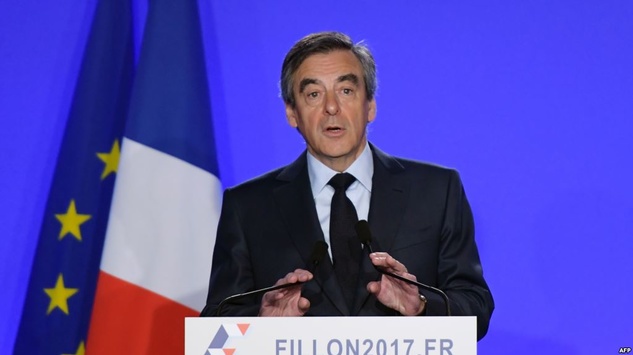 У Франції далі йдуть у відставку учасники президентської кампанії Фійона