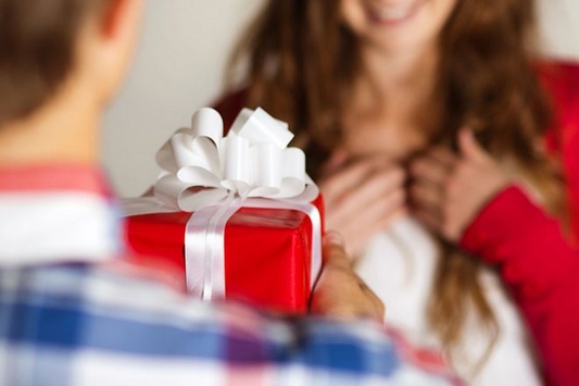 Соціологи з'ясували, які подарунки хочуть отримати жінки на 8 Березня і які отримають