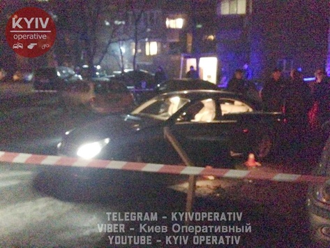 В центрі Києва розстріляли автомобіль: водій загинув, дитина в лікарні