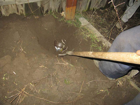 На Донеччині чоловік закопав на городі бойові гранати