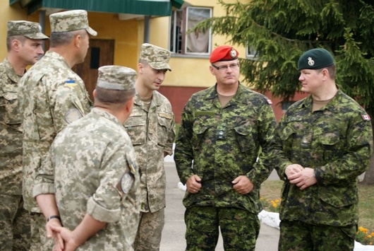 Канадський полковник отримав престижну відзнаку за службу в Україні