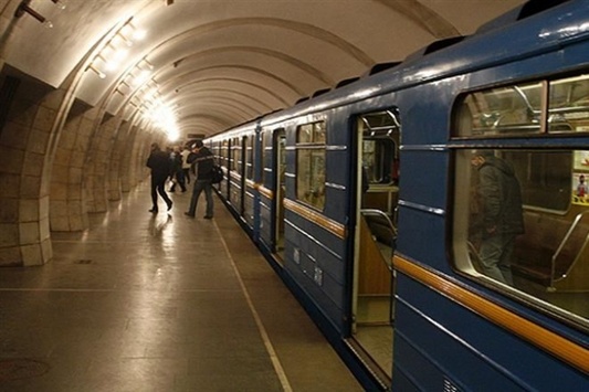 В Києві більше сотні пасажирів безкоштовно проїхались в метро завдяки віршам Шевченка