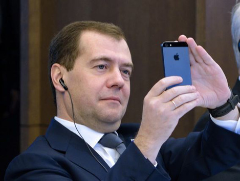 Медведєв відреагував на розслідування Навального – заблокував його в Instagram