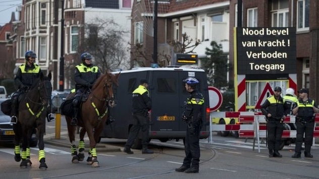 Турецькі протести у Нідерландах: поліція застосувала водомети, міністра Кайя оголошено персоною «нон грата»