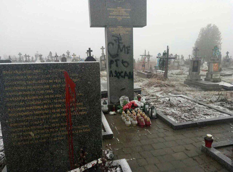 Клімкін відреагував на вандалізм з польським пам’ятниками на Львівщині