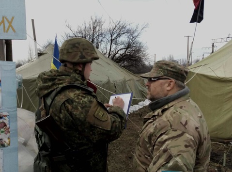 Блокувальники на Донбасі заявили, що на їхній редут прибула спецгрупа СБУ на БТРі