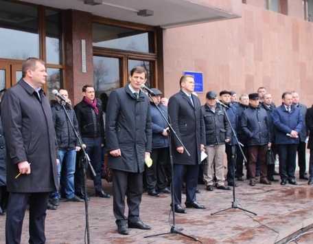 Івано-Франківська облрада підтримала блокаду на Донбасі і вимагає відставки Авакова