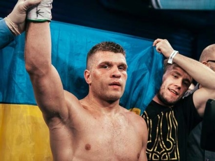 Український боксер Дерев'янченко технічним нокаутом переміг Рассела