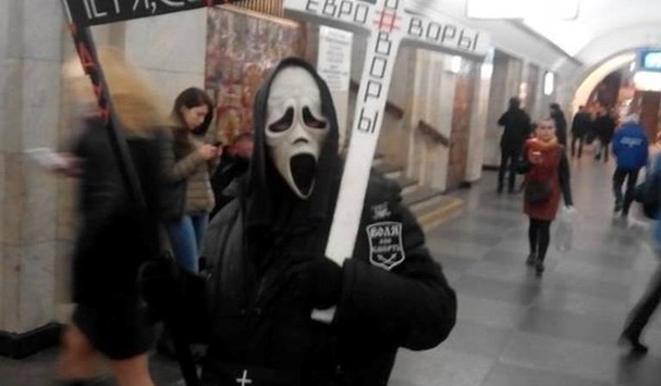 У київському метро збирали гроші «на гроби» відомим політикам