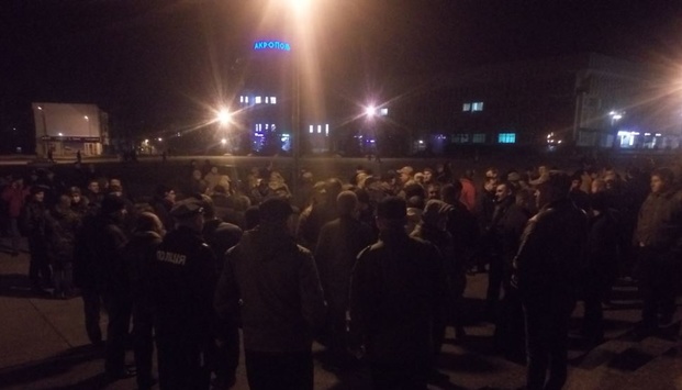 Блокада Донбасу: під Сумською обладміністрацією з ночі триває акція протесту